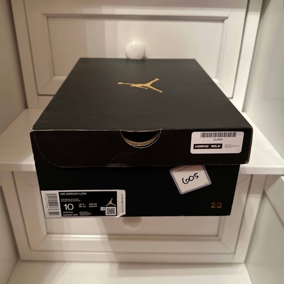 Nike Air Jordan 1 Low Reverse Bred, Size 10 - Picture 8 of 8